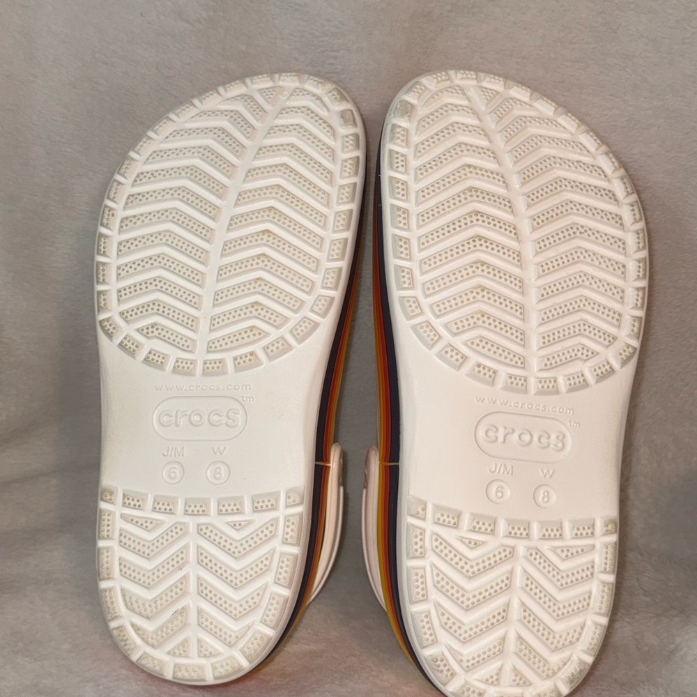 LIMITED EDITION DISNEY CROCS - Picture 4 of 6